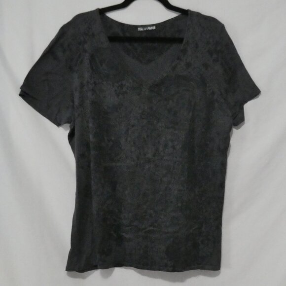 Unbranded | P2P 22 inches measured | Elegant Black V-Neck Patterned T-Shirt - Picture 1 of 12